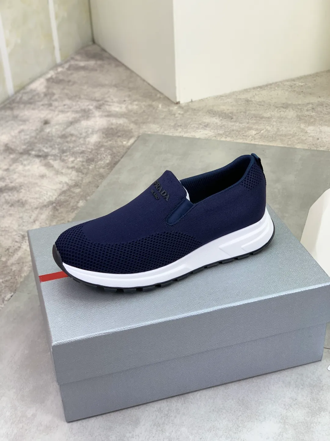 Men's shoes 💰P560💰[New model] Flying weave series (summer must-have) is now available on the official website, 🆘 Trendy brand (Prada) mainly promotes popular models, avant-garde and versatile fashionable men's shoes, private version molding, cowhide surface splicing 1:1.. Simple fashion, original imported cowhide lining and cowhide feet; the atmosphere and personality are more fashionable, eye-catching and pursuing class. It will subvert the old idea and be a must-have for fashion trendsetters with you! Must keep it for yourself! High-end comfort and low-end, high-end quality workmanship. Size: 38-45 6️⃣colors available.